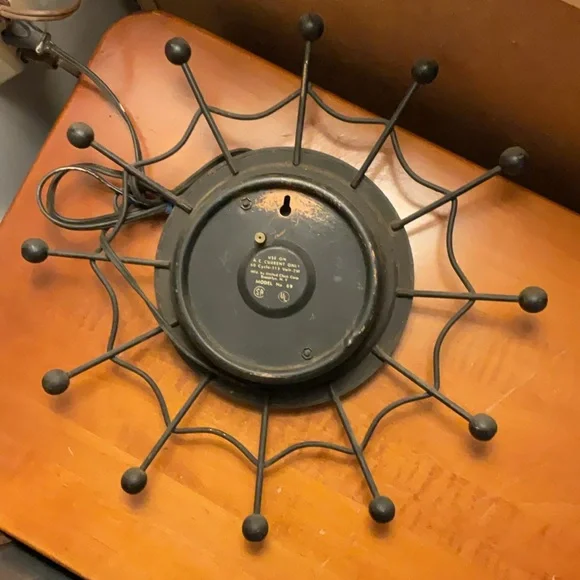 Vintage Starburst/Spiderweb Electric Clock - Picture 4 of 4